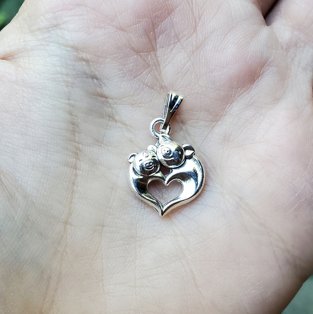 NWOT Pigs in Love Charm - Picture 3 of 6